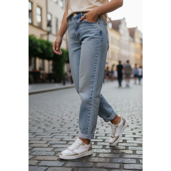 Women's Lace Up Court Sneakers in White and Gold metallic NWT - Picture 2 of 9